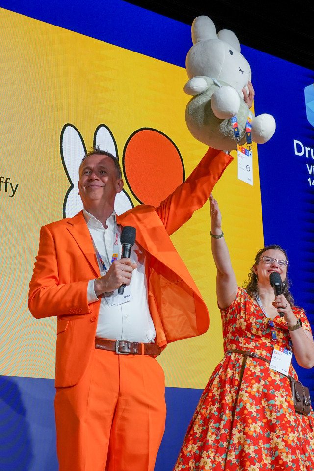 Drupalcon location announcement by Esmeralda Tijhoff and Michel van de Velde